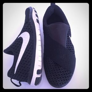 Nike Training slip on shoes